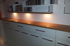 Sideboard-unter-einer-Treppe-3-von-4
